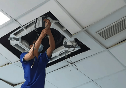 Chi tiết quy trình vệ sinh máy lạnh âm trần đúng cách