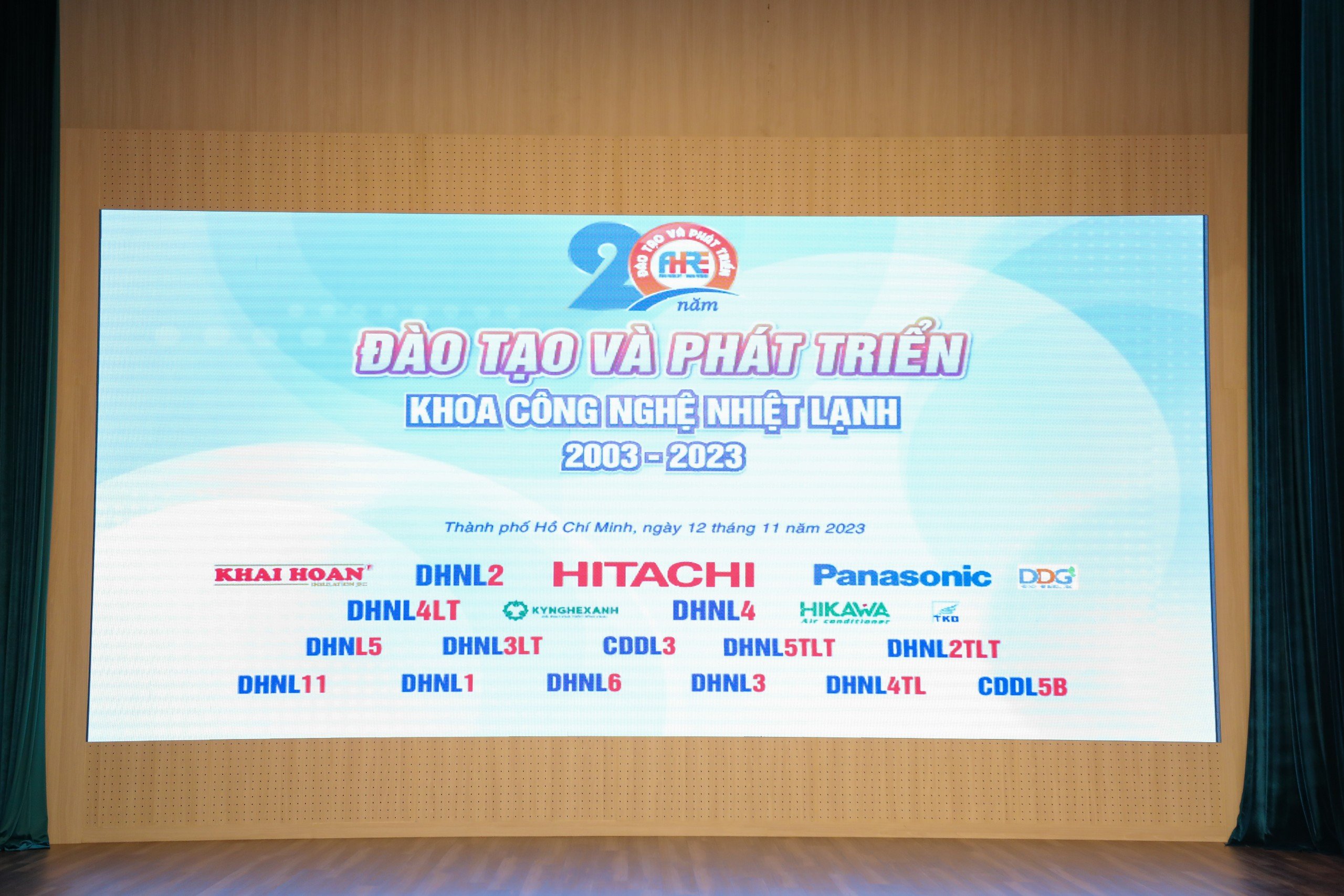 nh trao thưởng điện lạnh 1