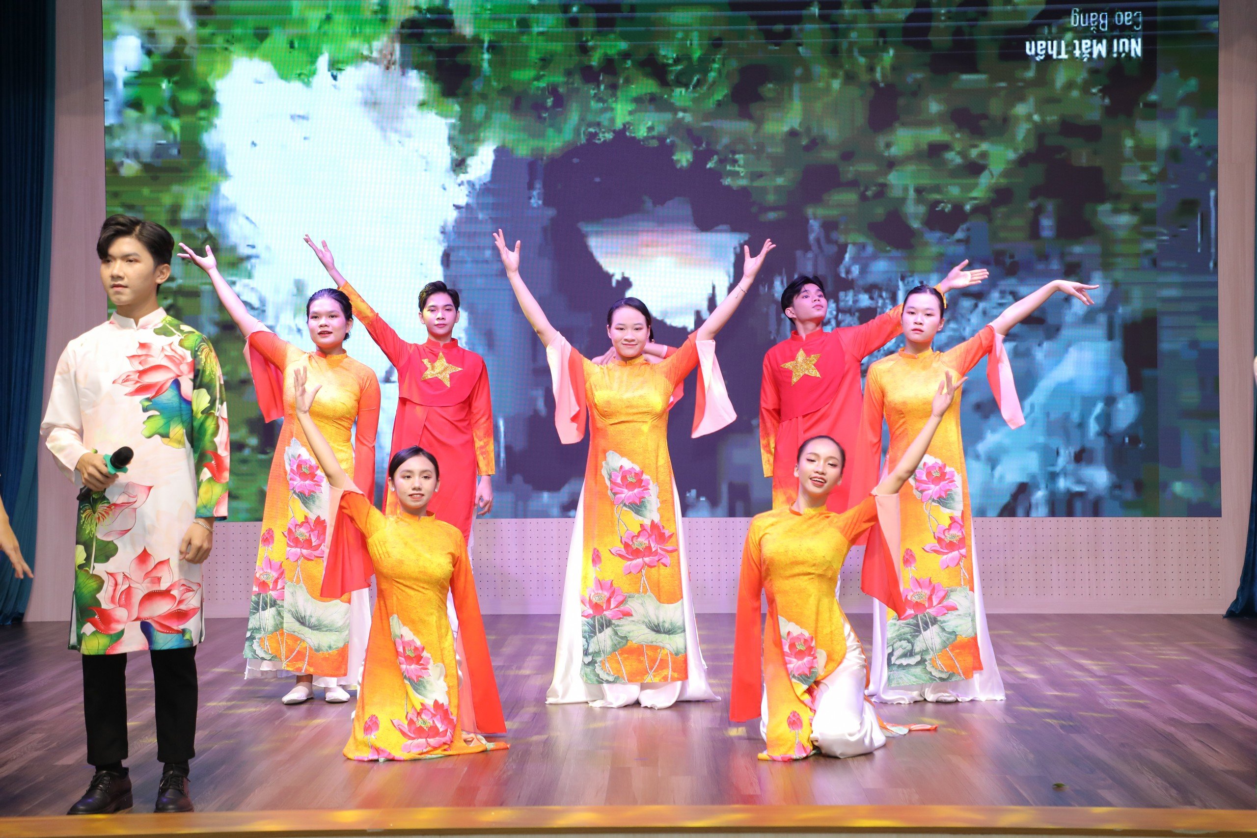 nh trao thưởng điện lạnh 3