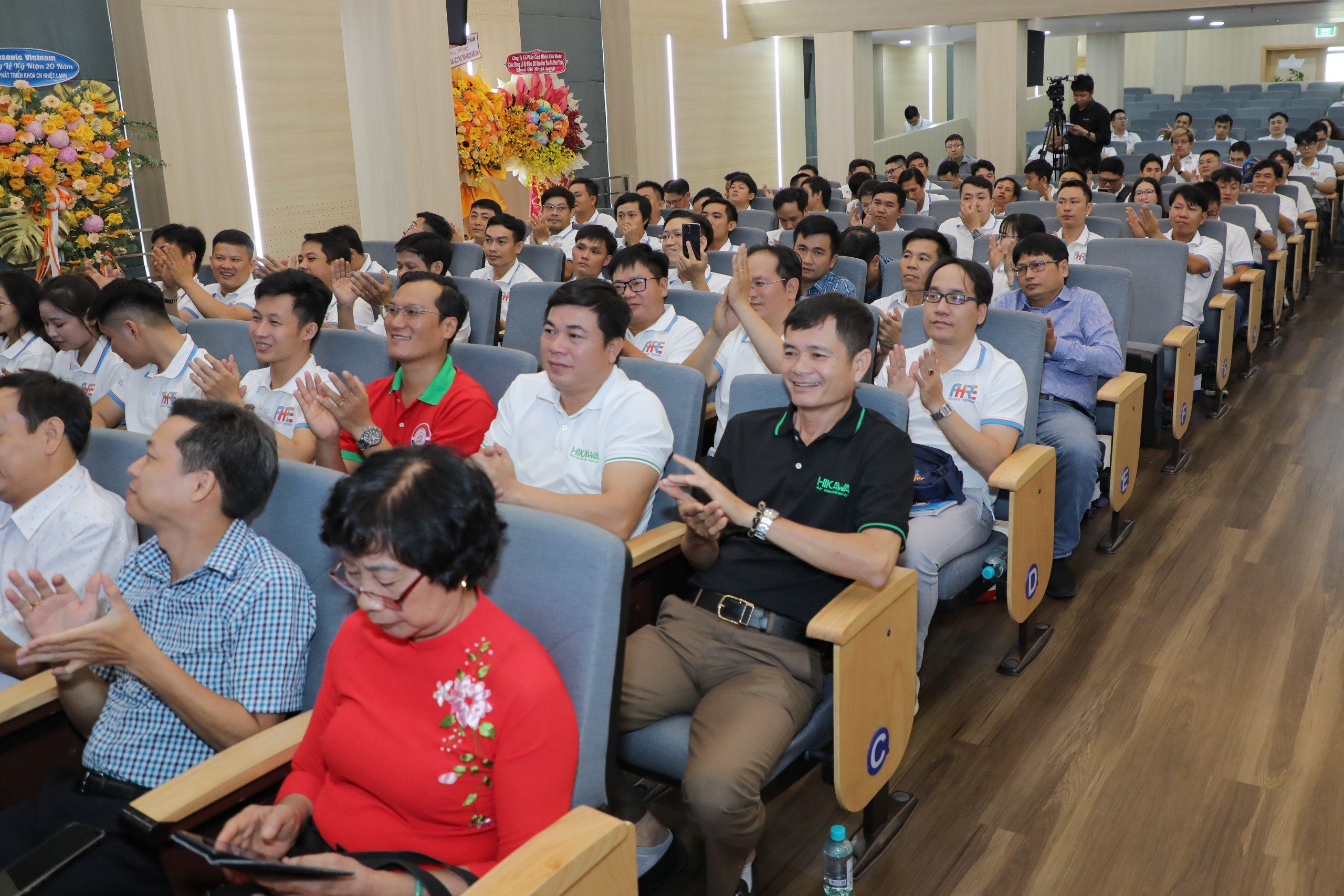 nh trao thưởng điện lạnh 5