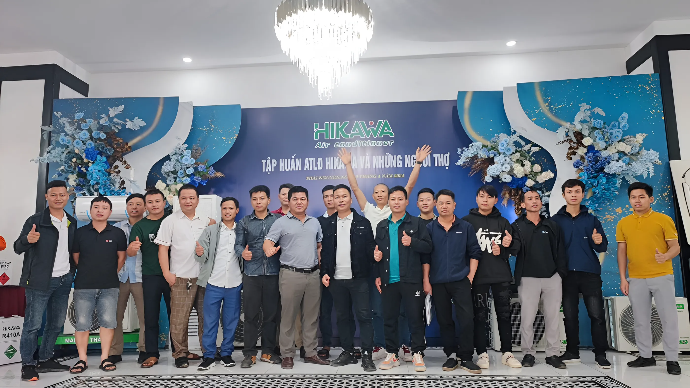 kỹ thuật viên tham gia hội nghị