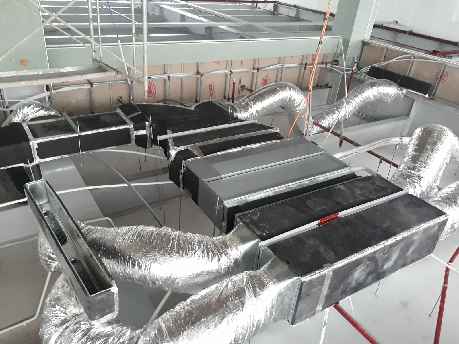 lắp đặt hệ thống điều hòa trung tâm trong nhà xưởng