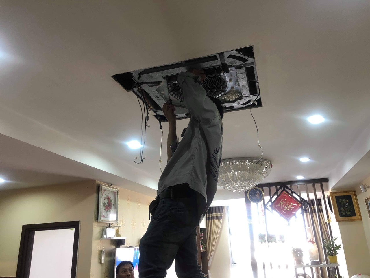 vệ sinh máy lạnh âm trần cassette